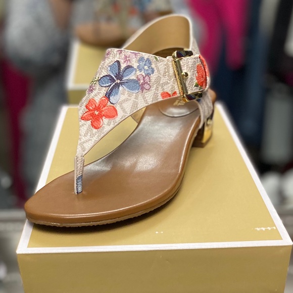 Michael Kors - Picture 2 of 5